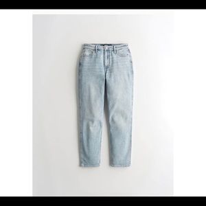 Hollister Curvy Ultra-High Rise Mom Jeans
